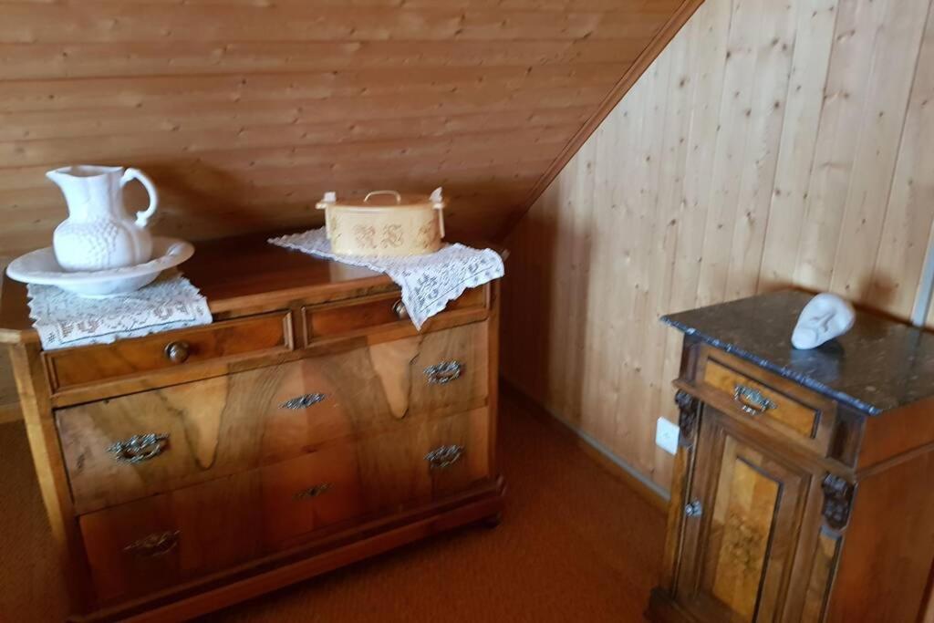 Bauernhaus mit Charme, Traumaussicht und Sauna Weggis Exterior foto